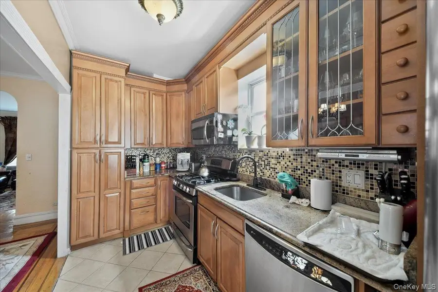 2445 Yates Avenue, Bronx, NY 10469 - #3