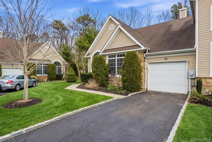 32 Eagle Circle, Bohemia, NY 11716 - #2