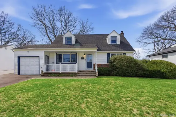 120 Willow Street, Massapequa Park, NY 11762