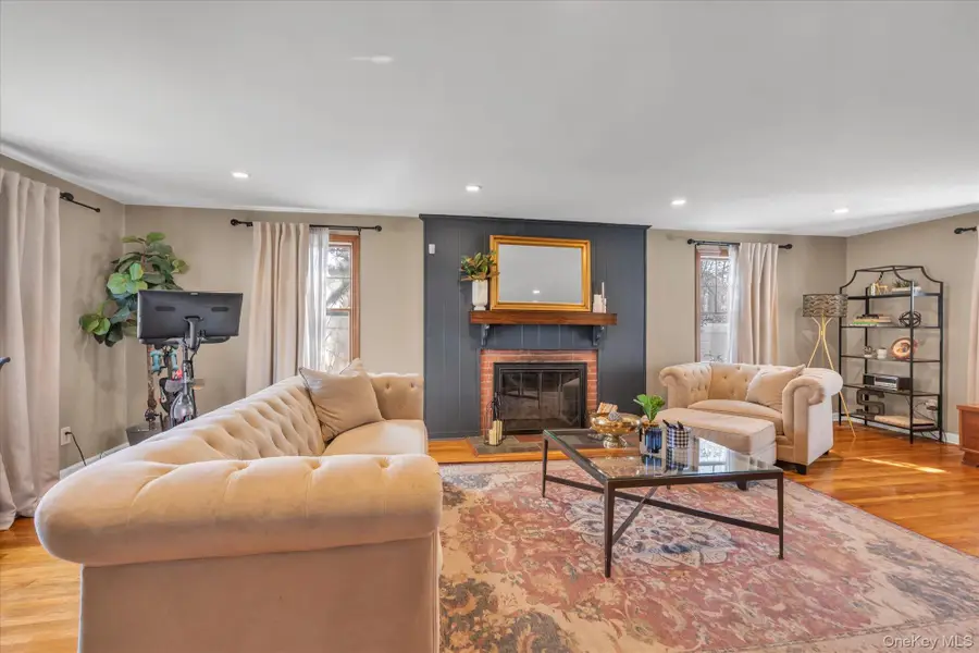 140 Cadman Avenue, Babylon, NY 11702 - #3