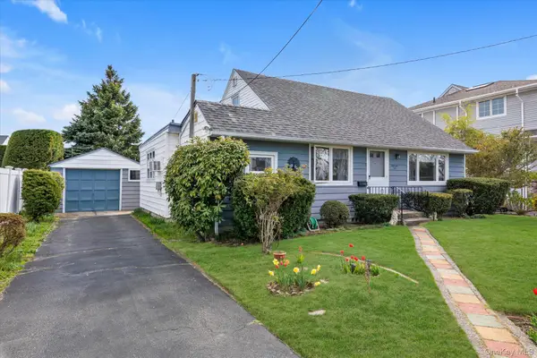 112 Harrison Place, Massapequa, NY 11758