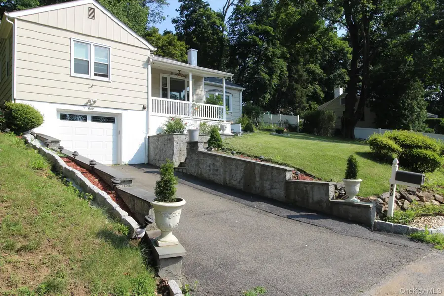 650 Warren Avenue, Thornwood, NY 10594 - #2