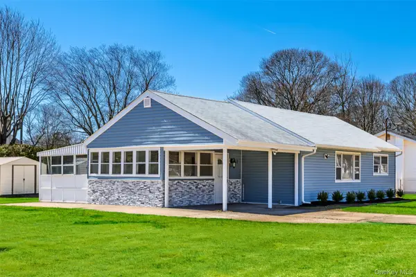 32 Flintlock Drive, Shirley, NY 11967