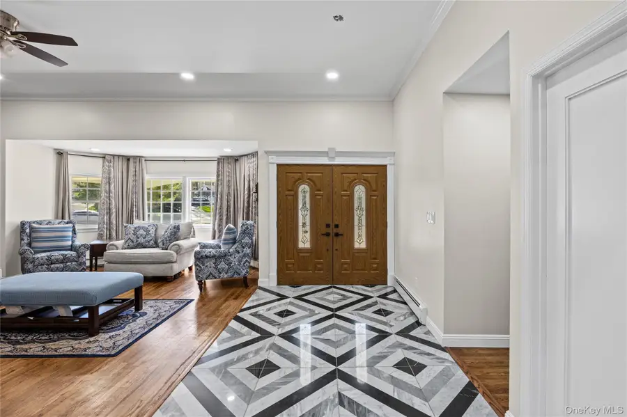 9 Weaver Lane, Dix Hills, NY 11746 - #3