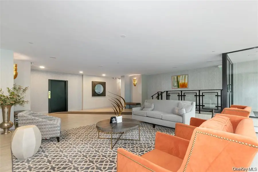 25 Canterbury Road #2F, Great Neck, NY 11021 - #3