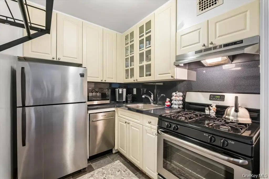 33 Barker Avenue #2J, White Plains, NY 10601 - #1