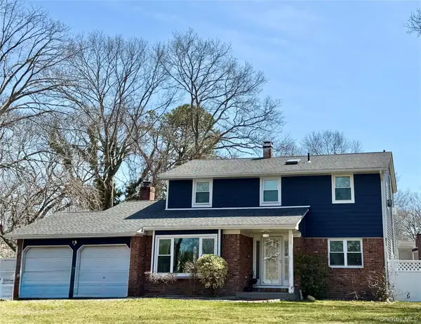 8 Chauncey Lane, Coram, NY 11727