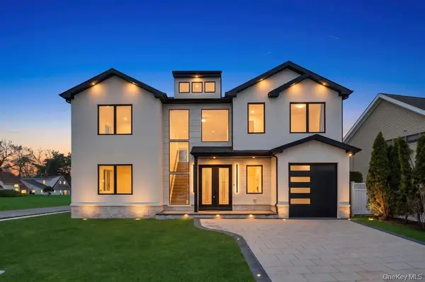 19 Arrow Lane, Hicksville, NY 11801