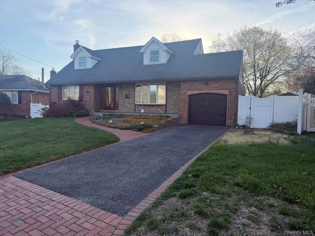 14 Grover Lane, East Northport, NY 11731 - #1