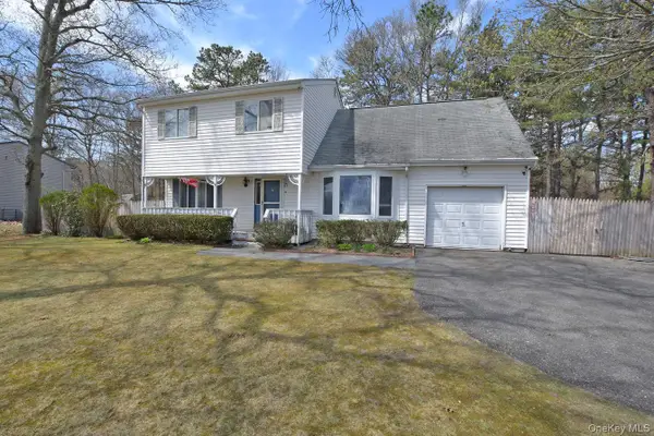 78 N Bicycle Path, Selden, NY 11784