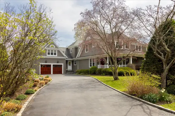 16 Middle Drive, Manhasset, NY 11030
