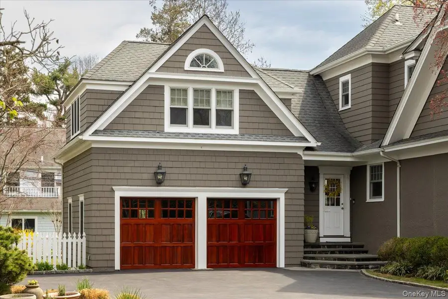 16 Middle Drive, Manhasset, NY 11030 - #3