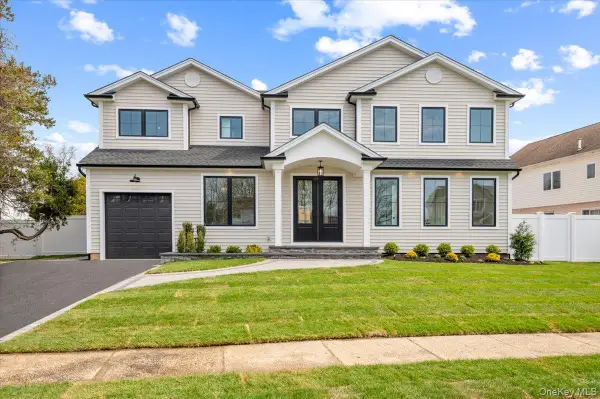 2 Winters Court, Plainview, NY 11803