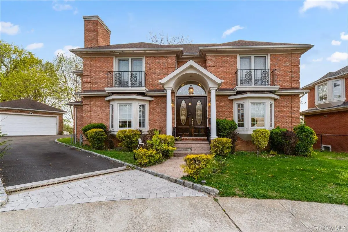 8 Wesey Court, Great Neck, NY 11024 - #1