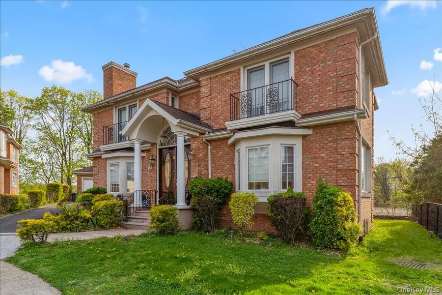 8 Wesey Court, Great Neck, NY 11024 - #2