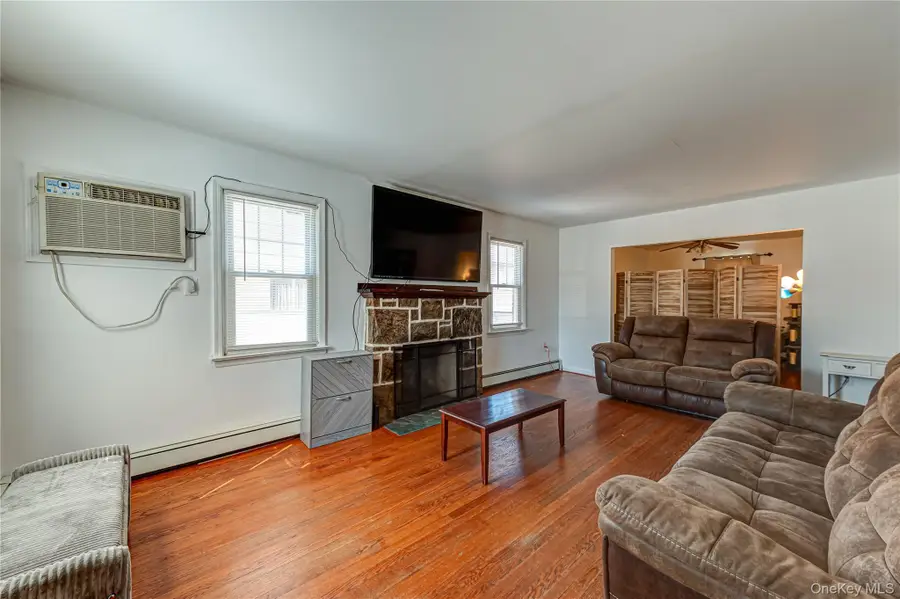 70 Bristol Street, Lindenhurst, NY 11757 - #2