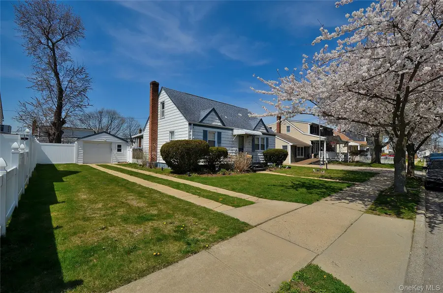 24 Linden Boulevard, Hicksville, NY 11801 - #3