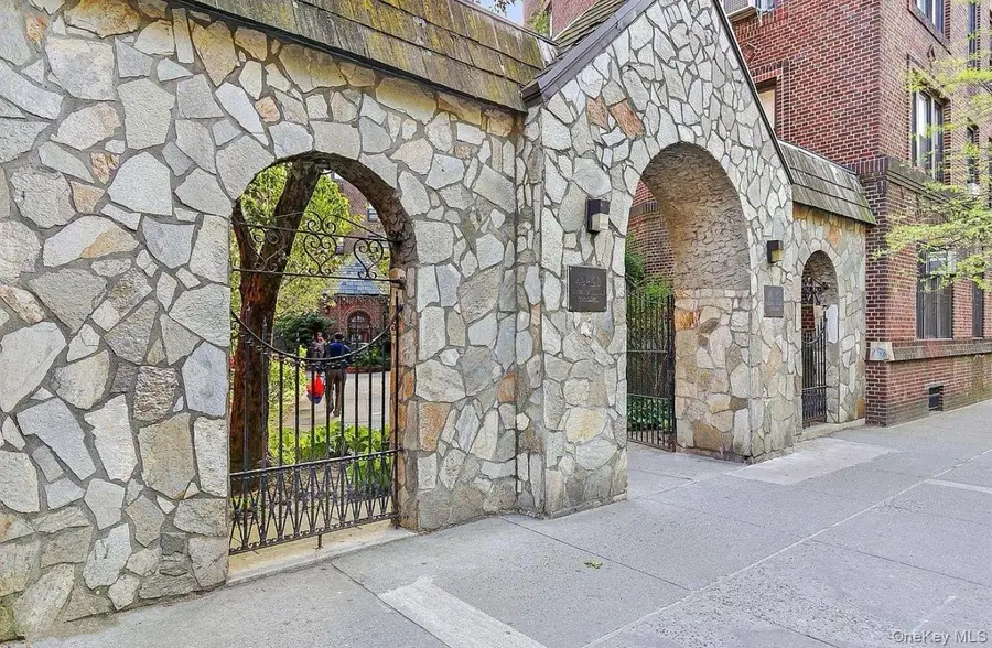 4220 Kissena Boulevard #E18, Flushing, NY 11355 - #3