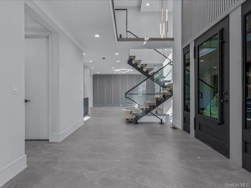 22 Old Field Lane, Great Neck, NY 11020 - #3