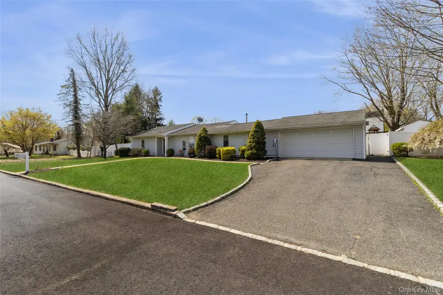 22 Hawthorne Street, Mount Sinai, NY 11766 - #3