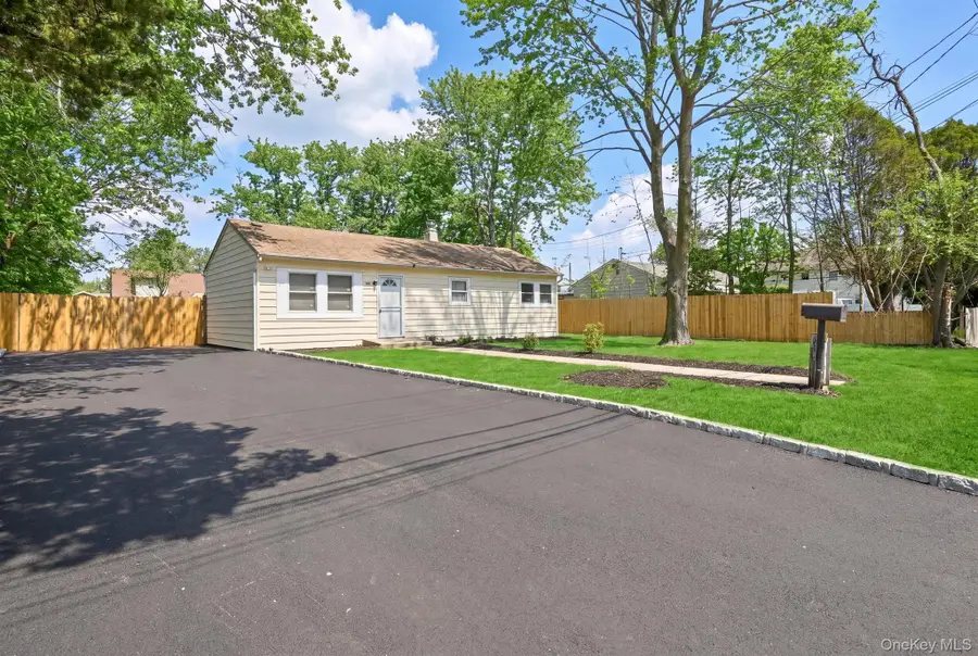 25 Montgomery Street, Brentwood, NY 11717 - #2