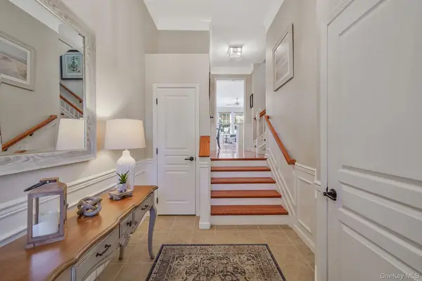 6 Sugar Pine Lane, Bay Shore, NY 11706