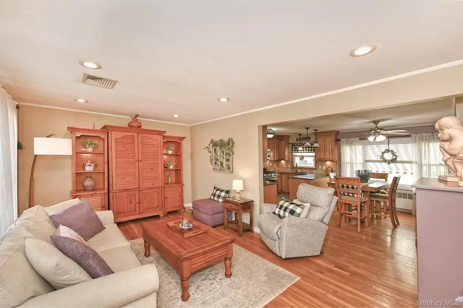 2 Keats Place, Greenlawn, NY 11740 - #3