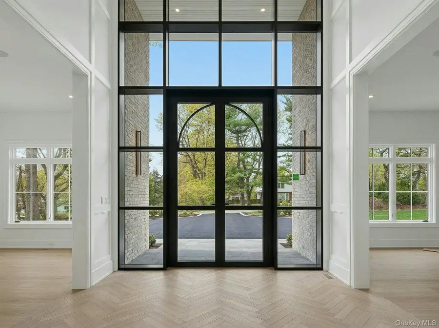 25 W Creek Farms Road, Sands Point, NY 11050 - #3