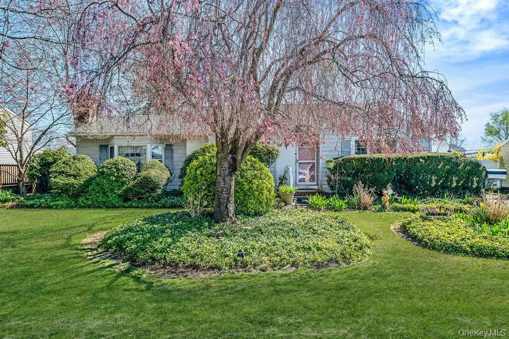 289 W 17th Street, Deer Park, NY 11729 - #1