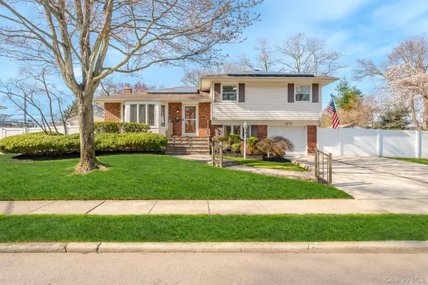 33 Parkdale Drive, Farmingdale, NY 11735