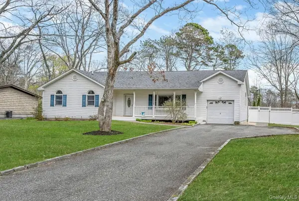 367 Hewlett Avenue, East Patchogue, NY 11772