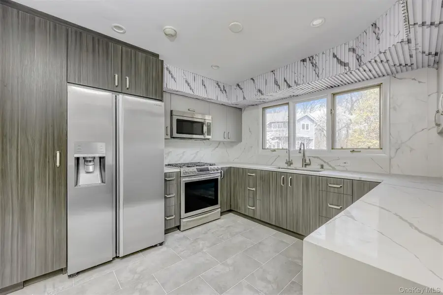 33 Village Green, Bardonia, NY 10954 - #3