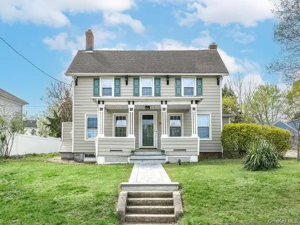 75 Grove Street, Glenwood Landing, NY 11547