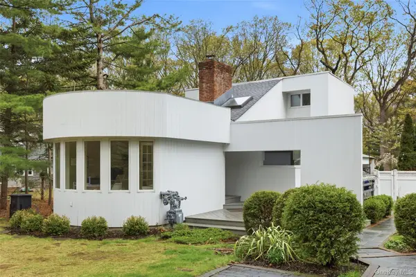 33 Hillside Road, Stony Brook, NY 11790