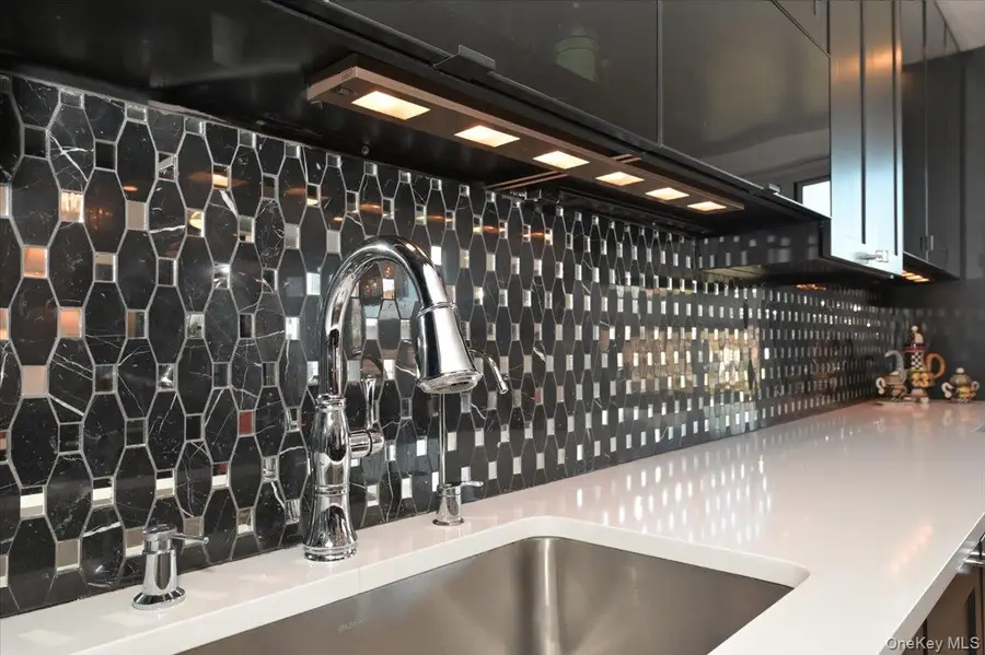 25 Canterbury Road #3-H, Great Neck, NY 11021 - #2