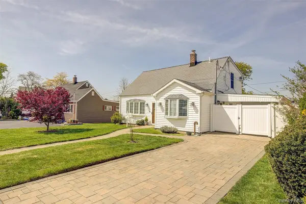 12 Crescent Lane, Levittown, NY 11756