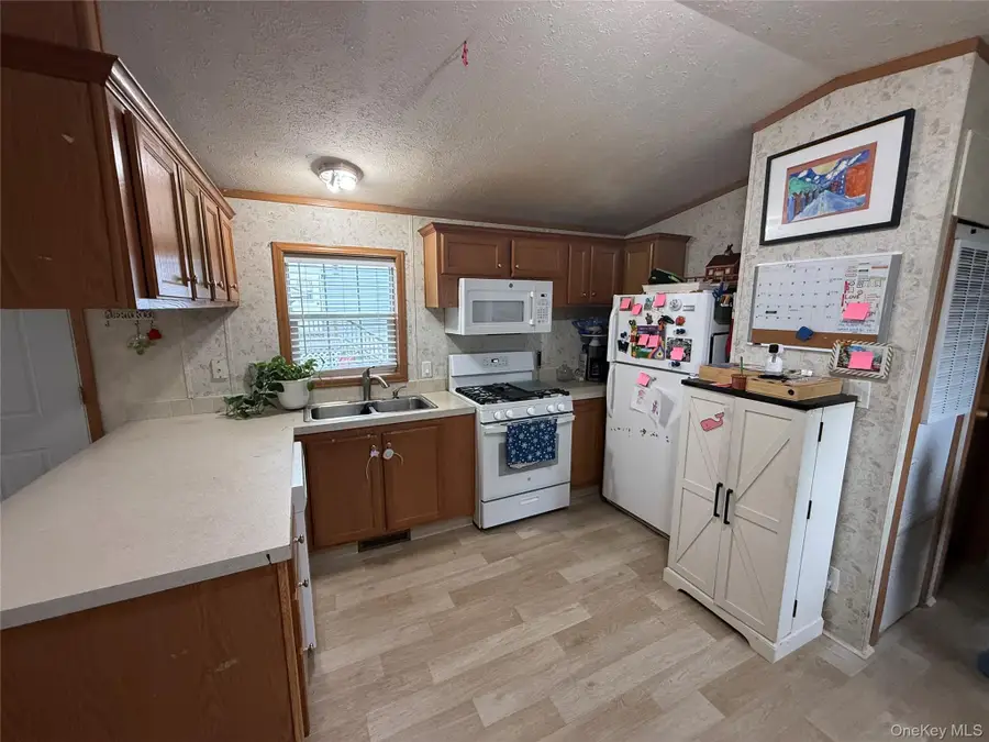 424 Sandgate Drive, New Windsor, NY 12553 - #2