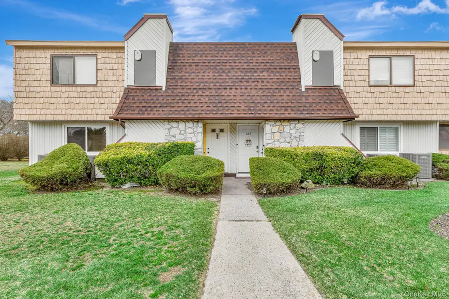 129 Pointe Circle N #129, Coram, NY 11727 - #2
