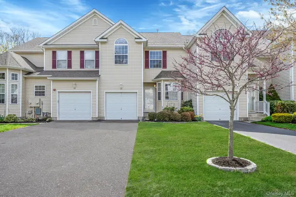 23 Cranberry Circle, Medford, NY 11763