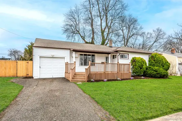 1091 Gardiner Drive, Bay Shore, NY 11706