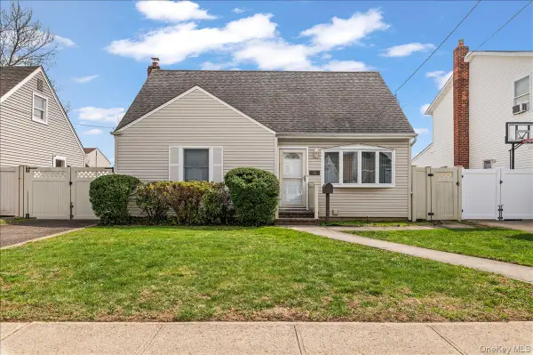 51 Audrey Avenue, Plainview, NY 11803