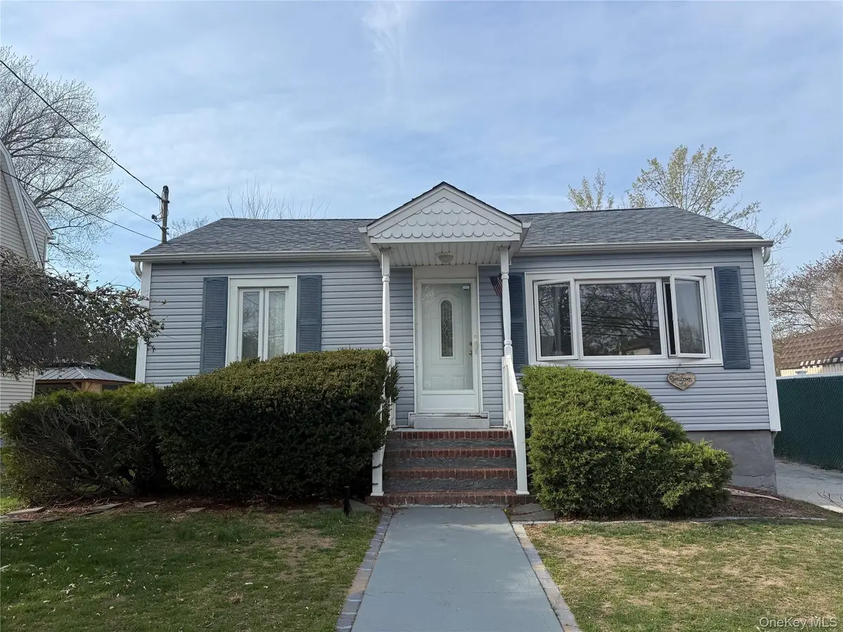 21 Independence Avenue, Babylon, NY 11702 - #1