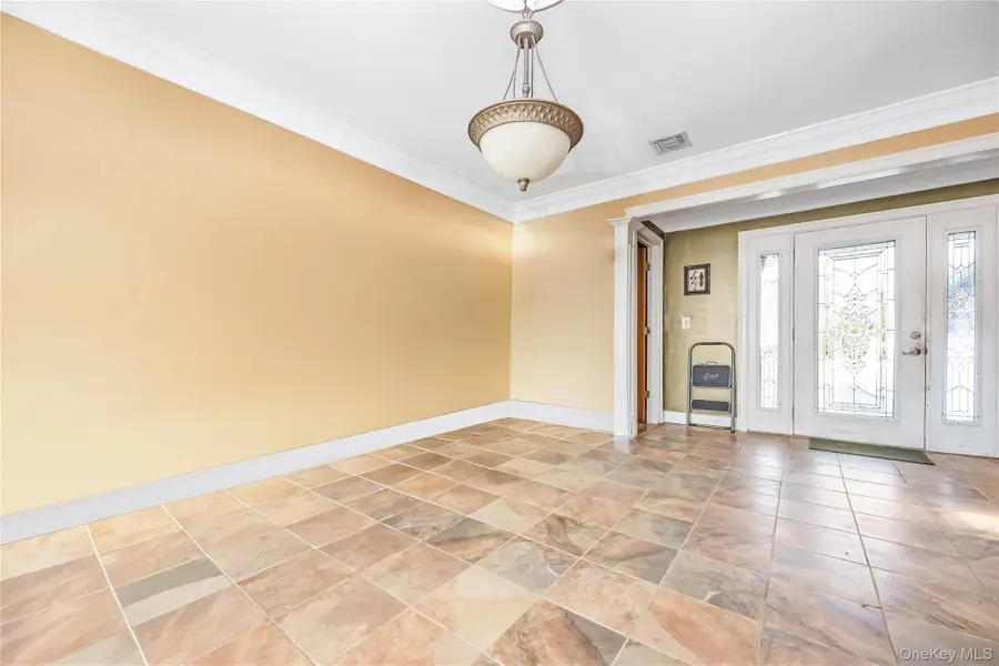 590 Lincoln Avenue, Sayville, NY 11782 - #3