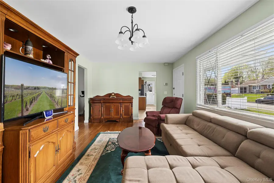 33 Lindbergh Avenue, Glen Cove, NY 11542 - #3