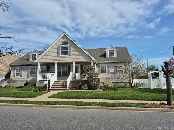 9 E Henrietta Avenue, Oceanside, NY 11572