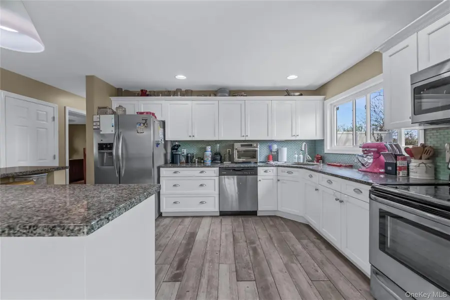 112 Rosemont Avenue, Farmingville, NY 11738 - #2