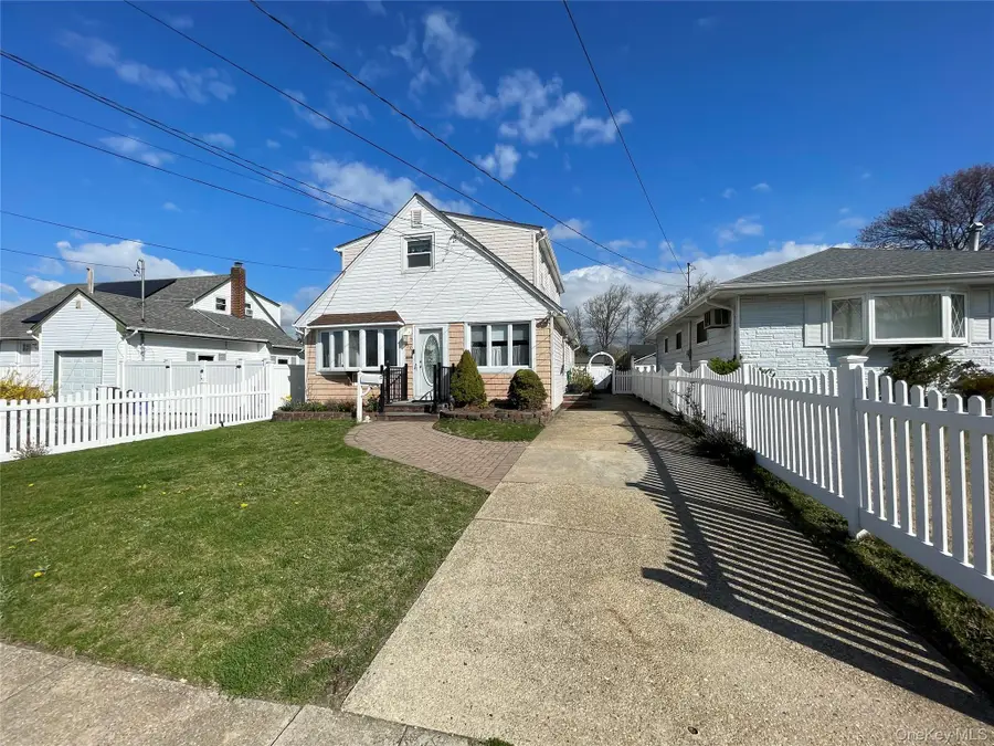 70 E Neptune Avenue, Lindenhurst, NY 11757 - #2
