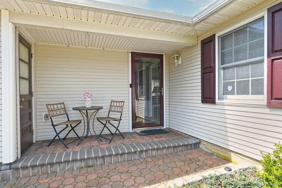 186 11th Avenue, Holtsville, NY 11742 - #2