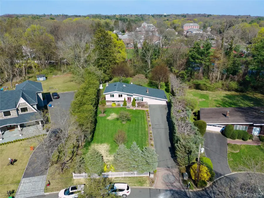 11 Laurie Place, Glen Cove, NY 11542 - #2