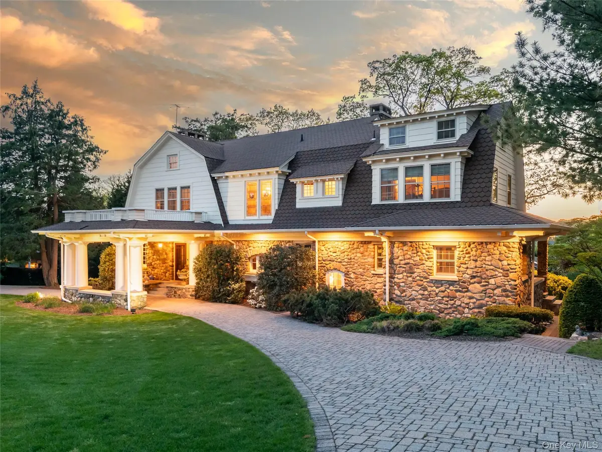 25 West Drive, Manhasset, NY 11030 - #1